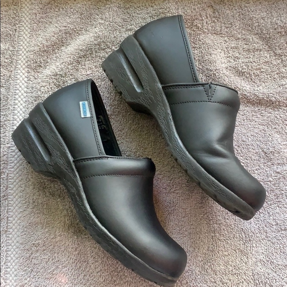 Clogs - Picture 2 of 5